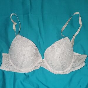 Marilyn Monroe Elegant Lace Bra in Cream